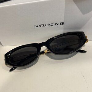 Gentle Monster Designer Oval Black Sunglasses Minimal Luxury Look